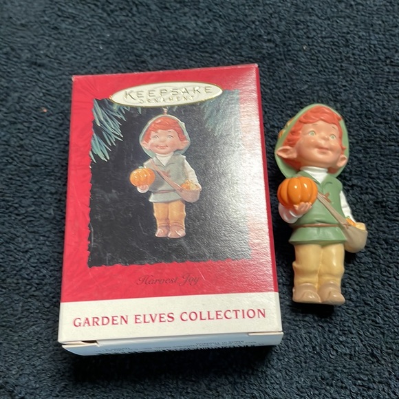 Hallmark Keepsake Ornaments Garden Elves Collection - Picture 3 of 5